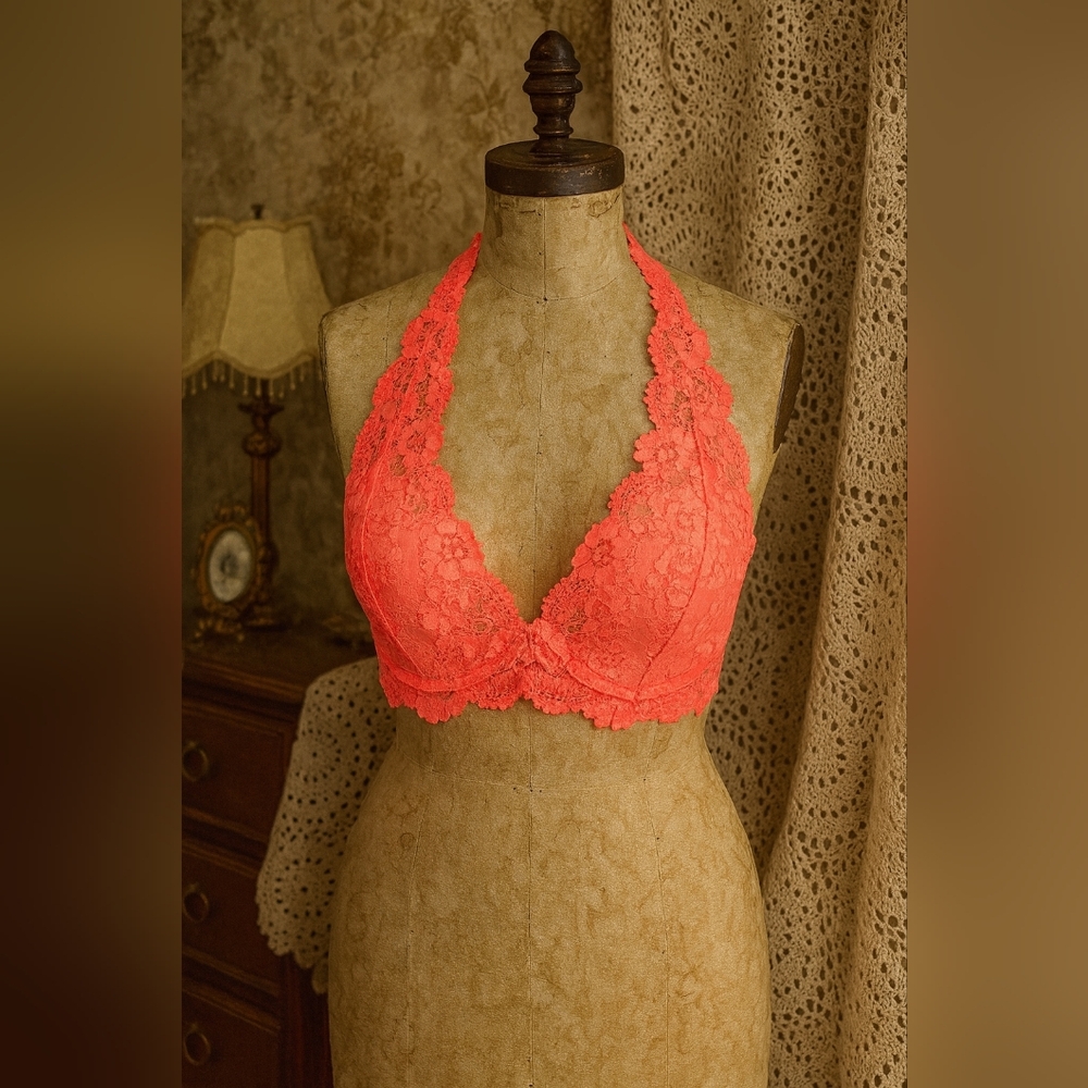 LaSenza Lace Halter Bra – 32DD – Underwire